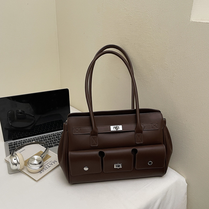 French Fashion Exquisite Design Elegant Shoulder Bag Autumn and Winter New Collection Solid Color Simple Style Women's Shoulder Bag Luxury Design