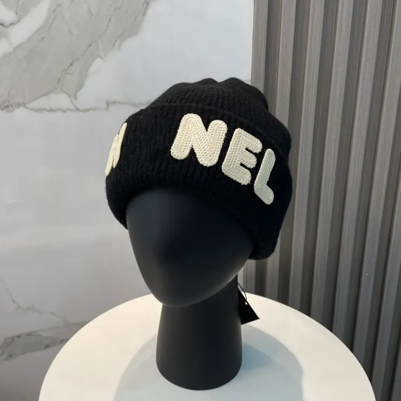 Designer Hat Skull Hat Fashion Hat Designer Fashion Letter Hat Winter Men's Luxury brimless Hat Women's Warm Canadian Wool Hat Neutral cap 2026