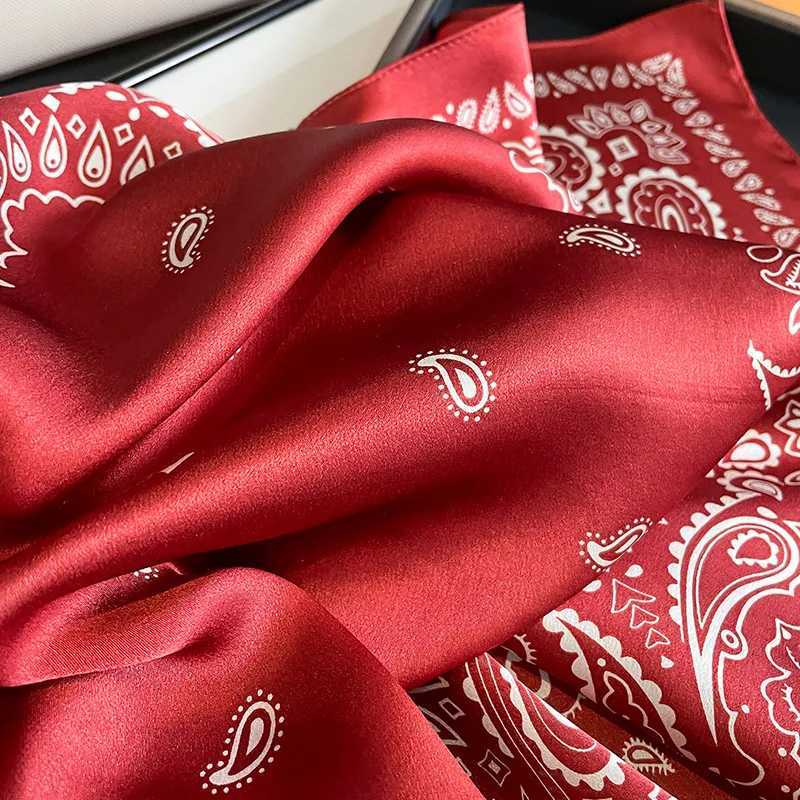 Real Silk Scarf Wen Square Neck Tie Wrist Shawls Wraps for Ladies Foard Scarves Pashmina Fa Hijab Bandana bufandaW251027