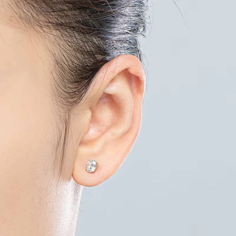 Latest Style New Designed Oval Cut 05ct Moissanite 925 Sterling Silver Stud Earring for Lady