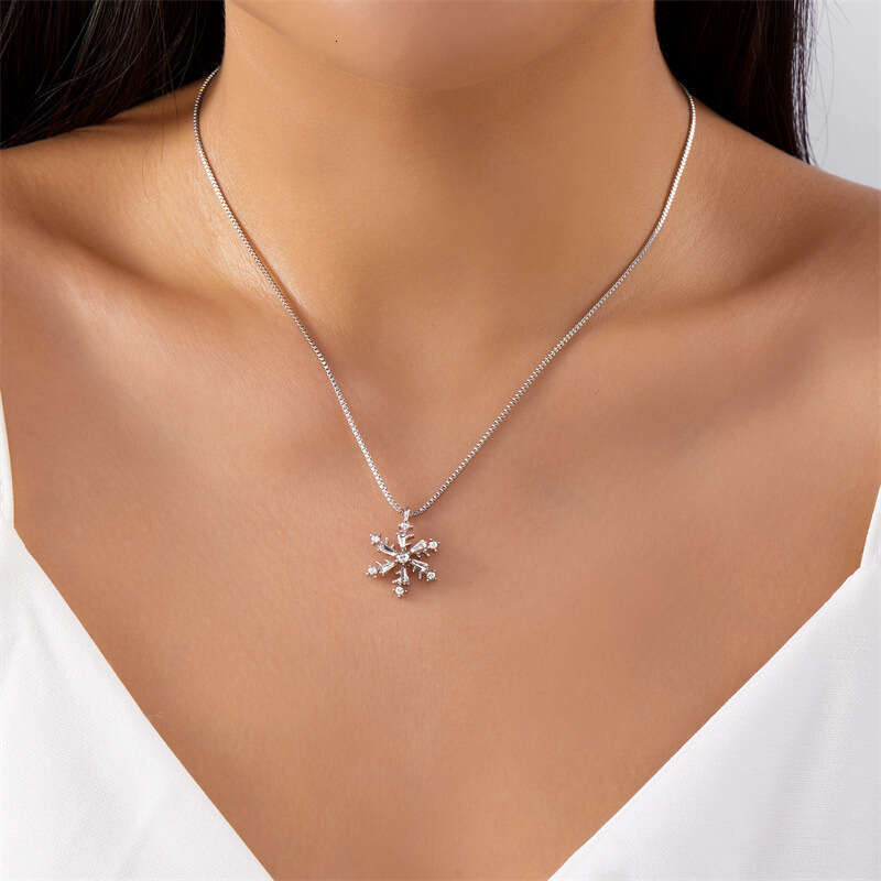 Hot Sale New Fashion Versatile Light Snowflake Christmas Tree Pendant Necklace Simple Jewelry for Women