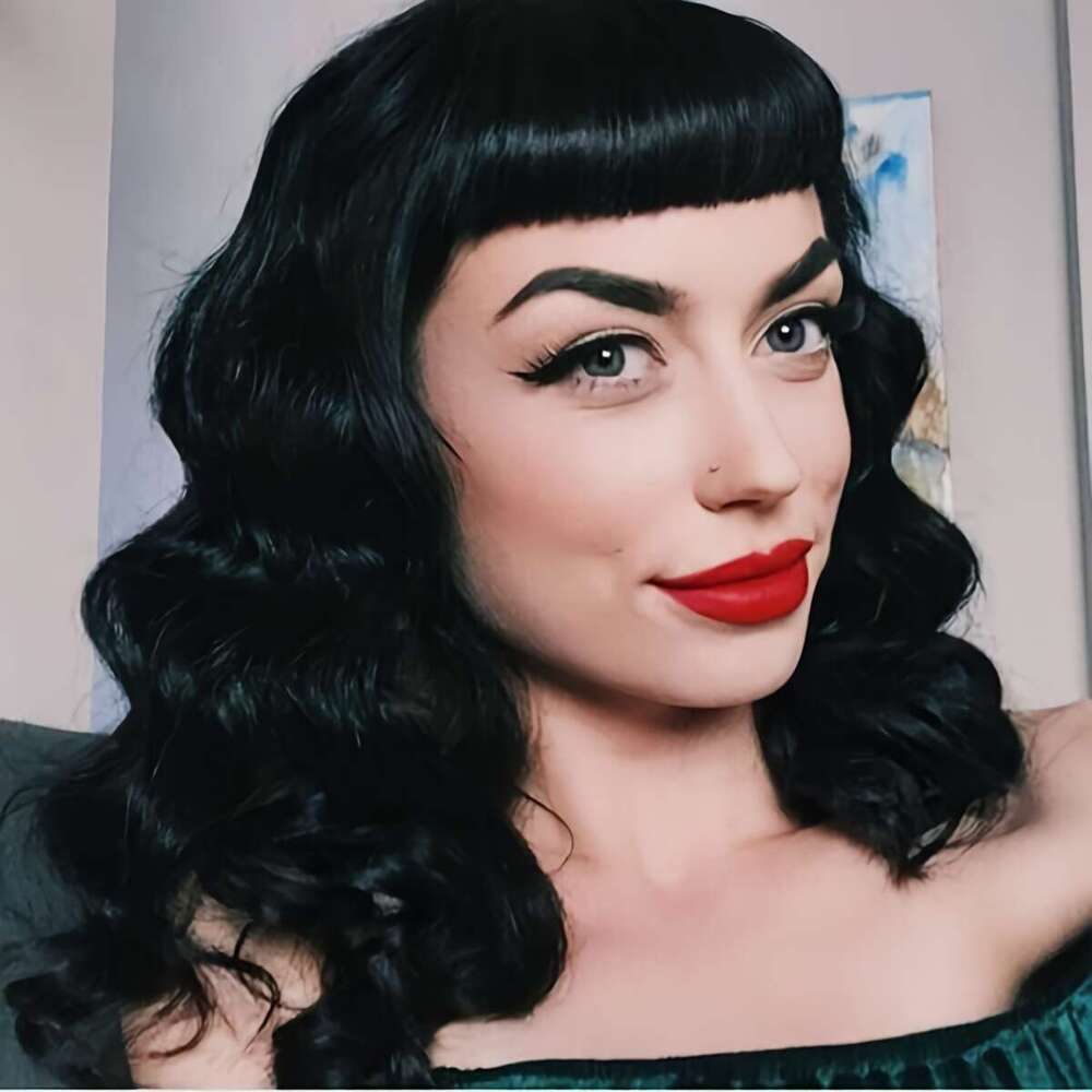 Women's 50S Rockabilly Vintage Wig, Wavy Black With Bangs, Bettie Page Inspired, High Temperature Fiber, Rose Net Cap, 180% Density, Loose Wave C