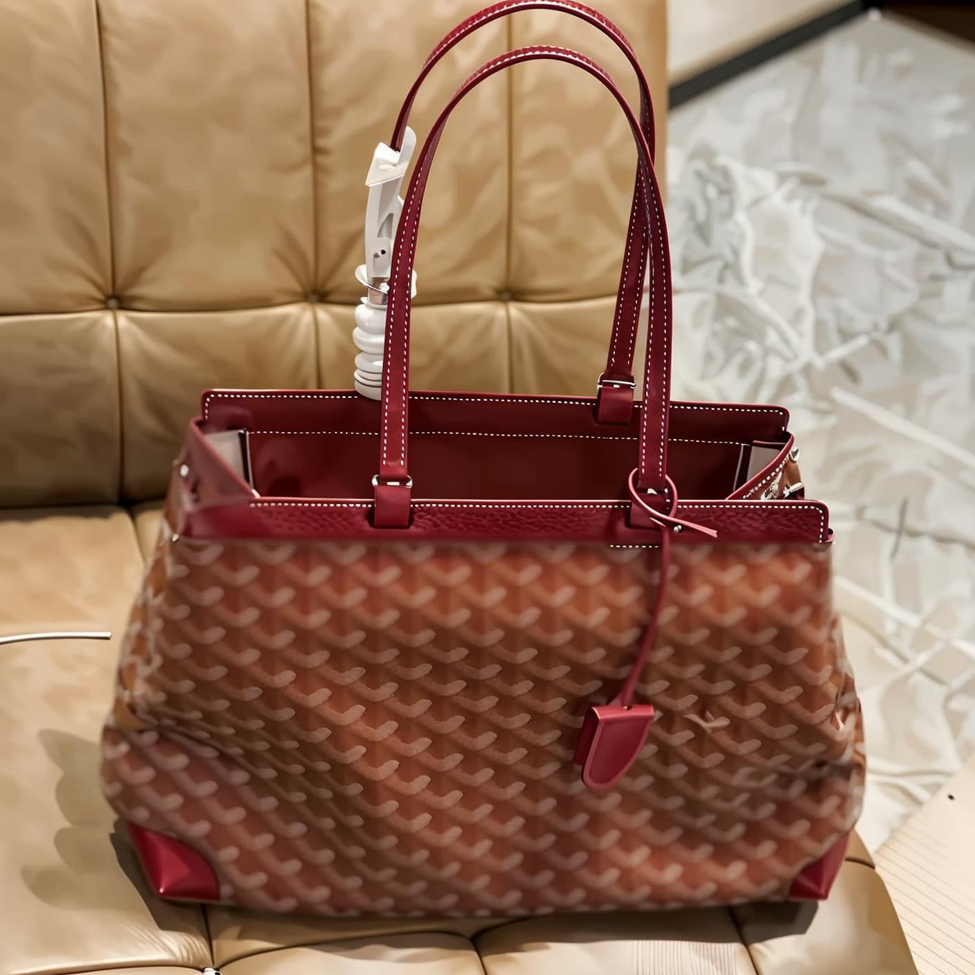 Designer handbag large capacity shopping bag sturdy essential for commuting high-quality fashionable handbag