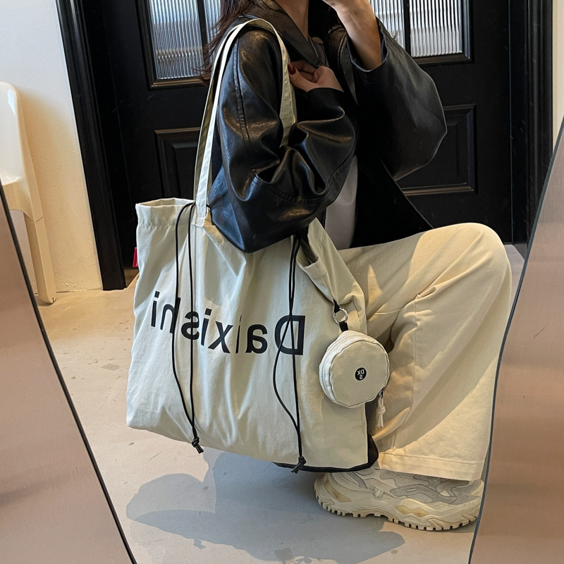 Free shipping designer bag Casual Large Capacity Nylon Bag for Women New Lightweight Versatile Commuter Shoulder Bag College Student Tote Bag