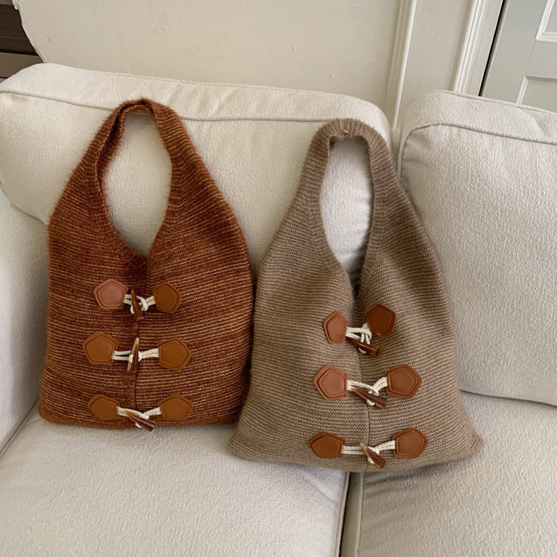 Leisure large capacity knitted armpit bag autumn and winter new fashion versatile style simple niche design women's handbag designer bag