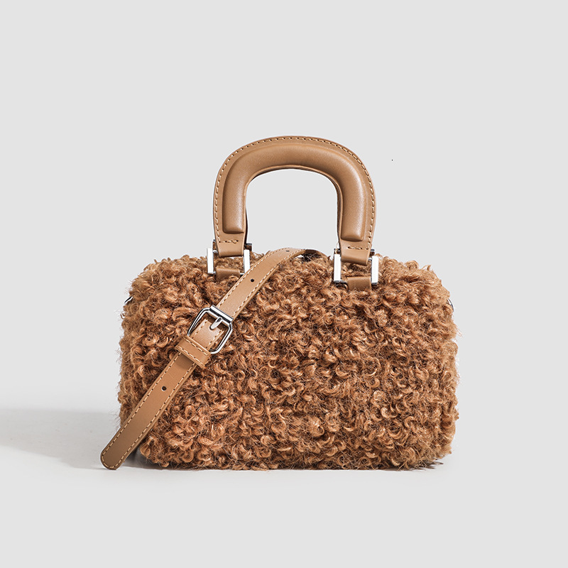 Designer women's handheld winter lamb wool bag, new fashionable shoulder bag, trendy crossbody bag