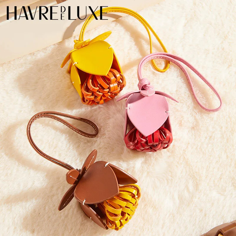 Flower Shaped Pendant Rope Metal Accessories Bag Pendant Keychain for woman Hand Rope Gift Home Decoration 251027