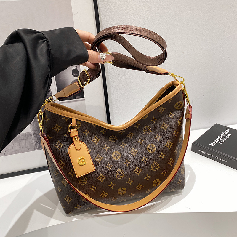 Free delivery designer shoulder bag Simple casual crossbody bag comfortable fashionable high-end style