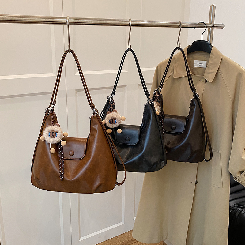 Free shipping designer bag Autumn and Winter New Large Capacity Shoulder Tote Bag Fashion Niche Design High-end Versatile Crossbody Bag