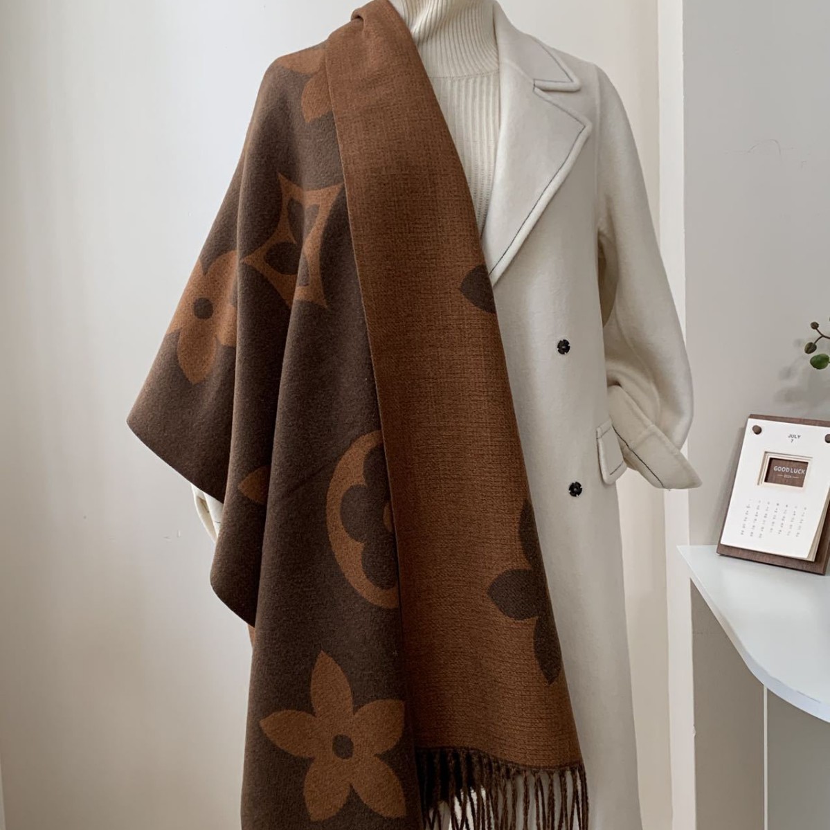 Free shipping Designer Scarves 2025 New Autumn Winter Fashion Versatile Light Luxury Double sided Shawl Scarf Long for Women black