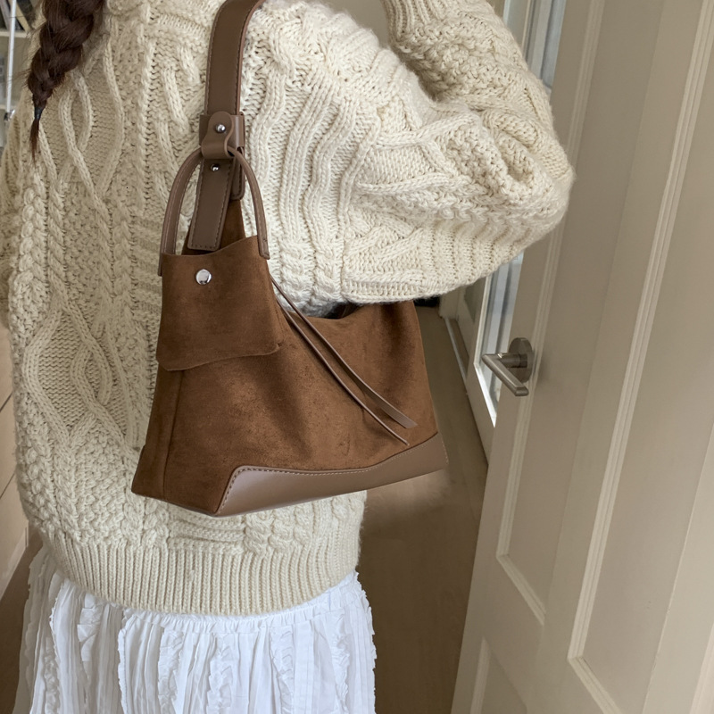 Free shipping designer bag Suede Velvet Handheld Underarm Bag for Women New Autumn and Winter Commuter Large Capacity Single Shoulder Crossbody Bag