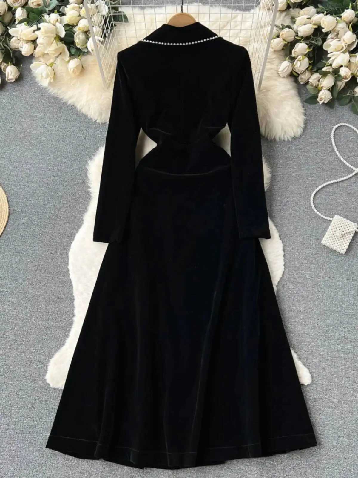 Autumn Winter Thicken Black Velvet Trenches Coats Women Long Windbreakers Overcoats M251027