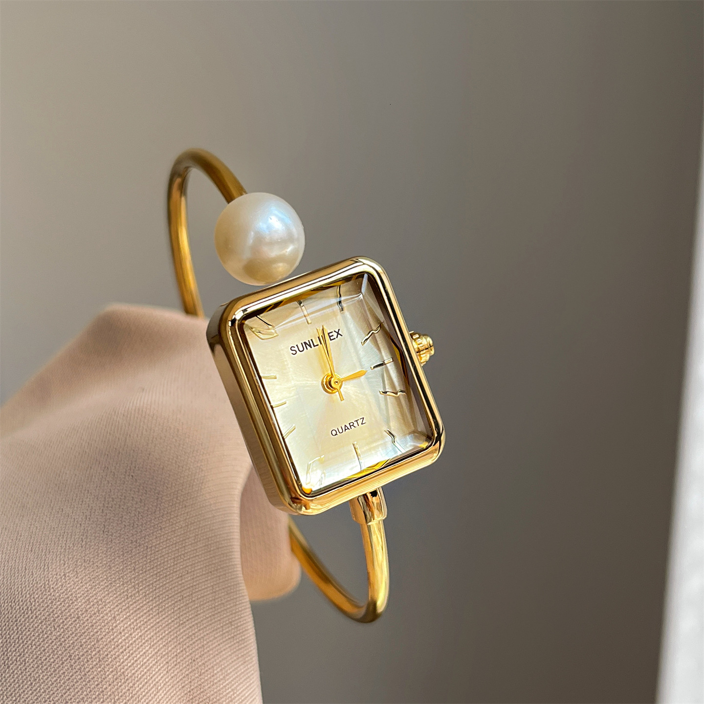 Designer Watch Gold Square Pearl Bracelet Watch For Women, Light Luxury, Niche, Vintage Style, Luxury Simple And Elegant, Fashionable And Exquisite Qu