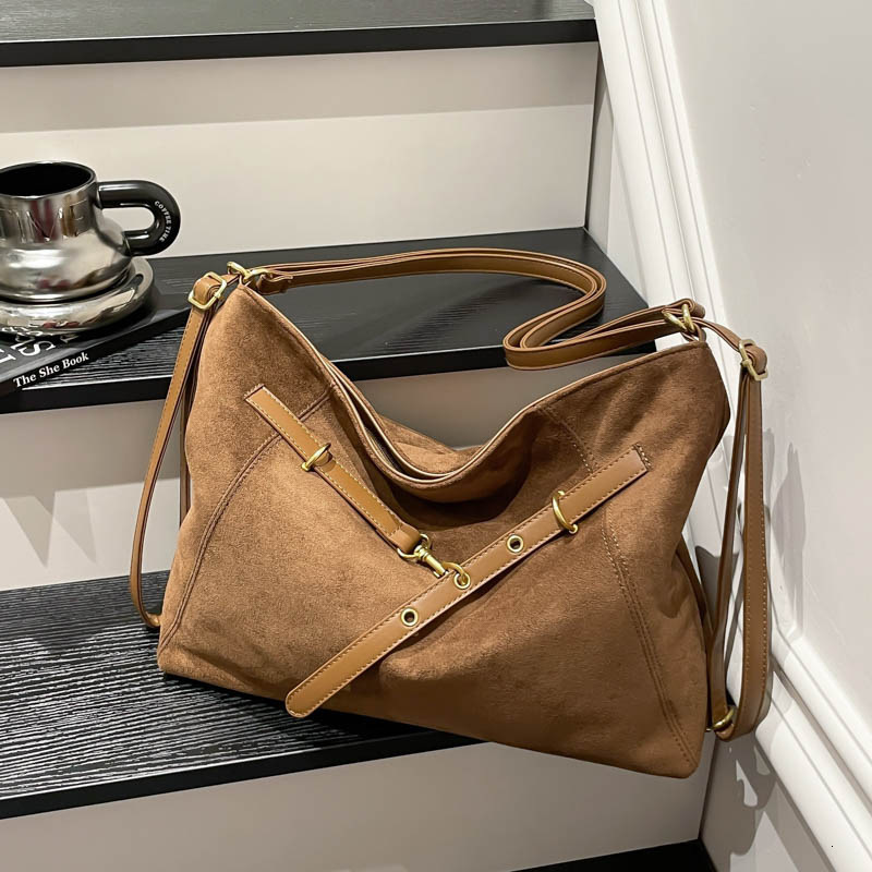 Free shipping designer bag High-end Tote Bag for Women New Autumn and Winter Fashion Crossbody Bag Large Capacity Shoulder Bag