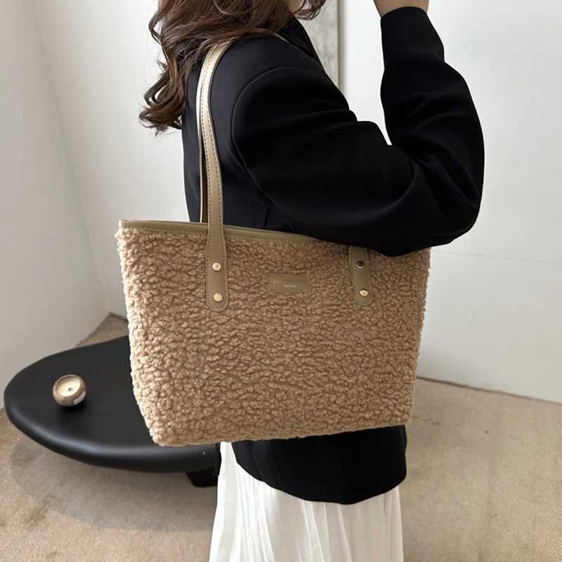 Soft Handbag Large Capacity Fall Winter Shoulder Bag Women Lamb Wool Zipper Closure Casual Shopping Traveling Tote Y251027