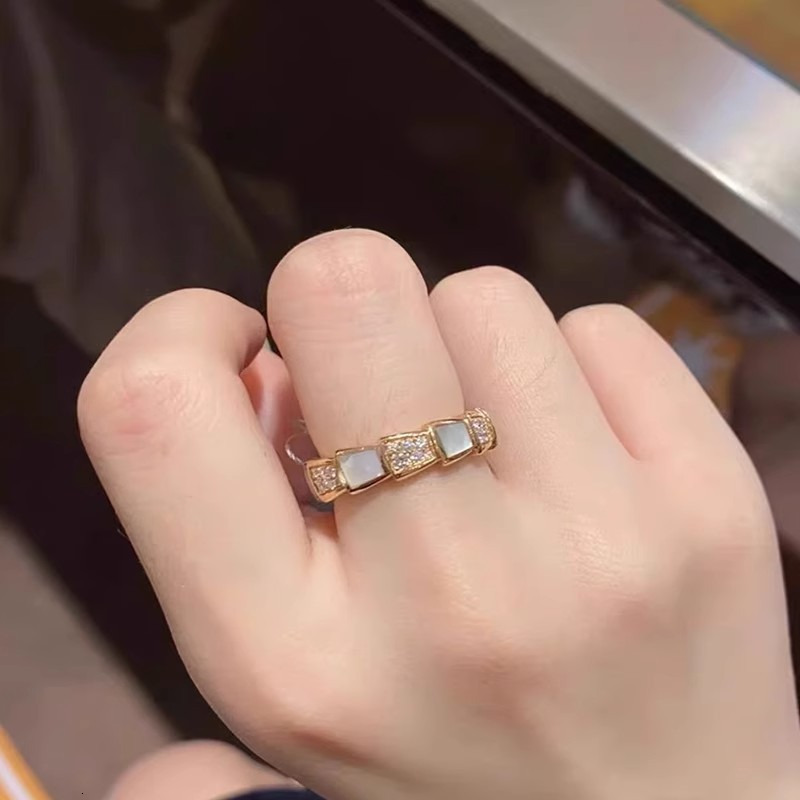 Snake bone ring, white mother of pearl ring, women's high luxury accessory, niche high-end feeling, diamond studded fashion ring ddmytues