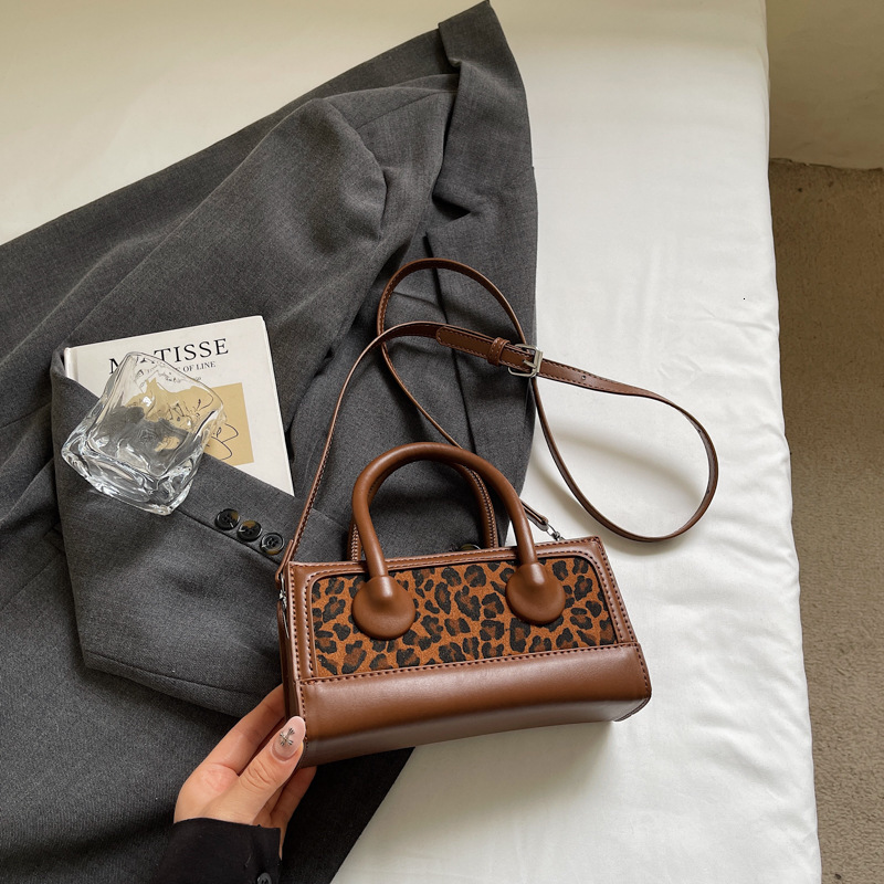 Korean style niche design handbag autumn and winter new elegant casual leopard print design armpit bag versatile fashion women's shoulder bag lux