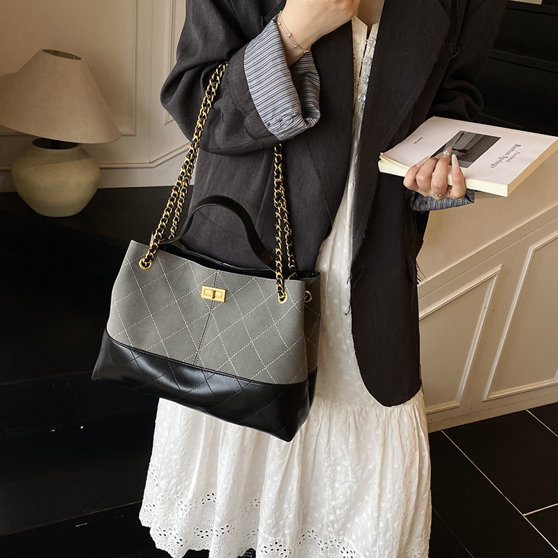Free shipping designer bag High Quality Chain Tote Bag Women Spring Summer New Shoulder Bag Commuter Large Capacity Color Matching Bag