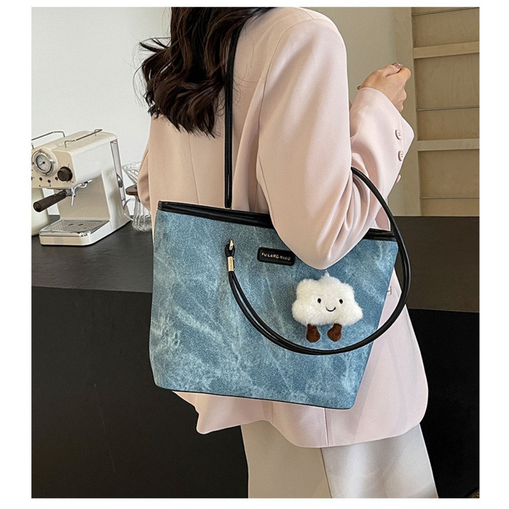 Womens Large-Capacity Fashionable Casual Shoulder Bag for Daily Use