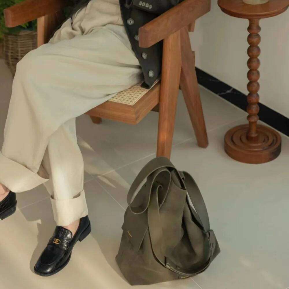 Business Commuting Outdoor Portable Suede Ear Tote Shoulder Crossbody Handbag Bucket Bag Master Handmade Light Gift