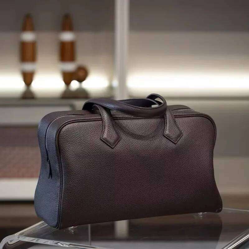 First-layer Cowhide High-quality Large-capacity Bowling Men and Women's Commuting Travel Lightweight Portable Shoulder Bag