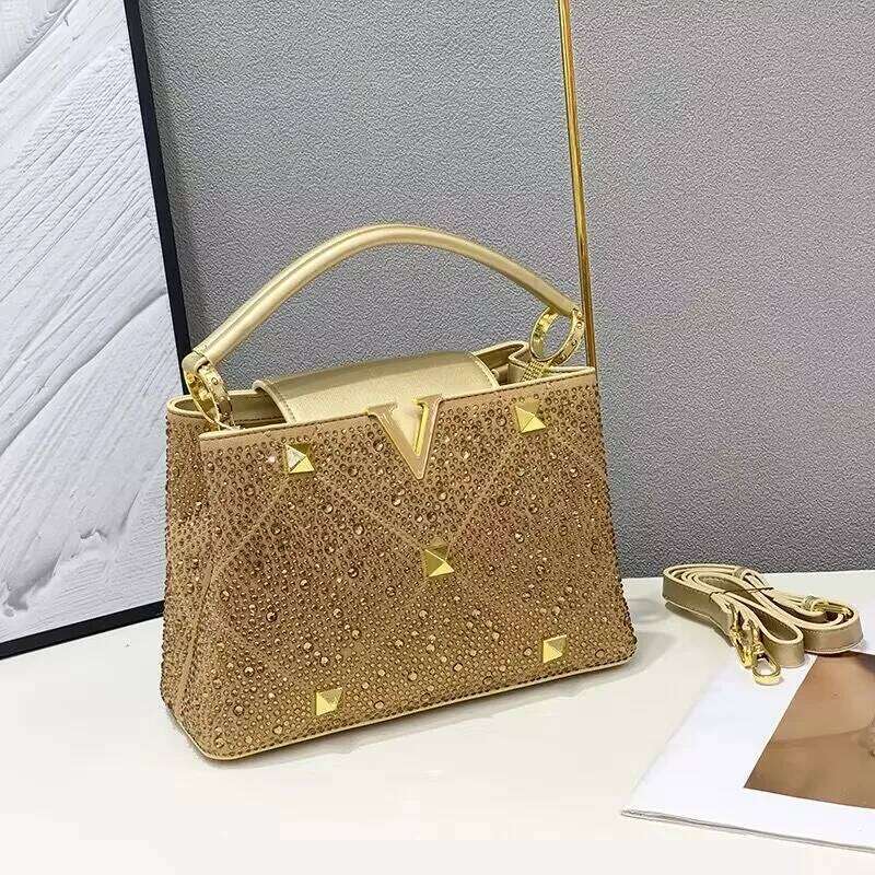 2025 Fashion New Desgin Dias Women's Handbags Ladies Leather Rivets Shoulder Crossbody Bag Evening Party Shell Bags