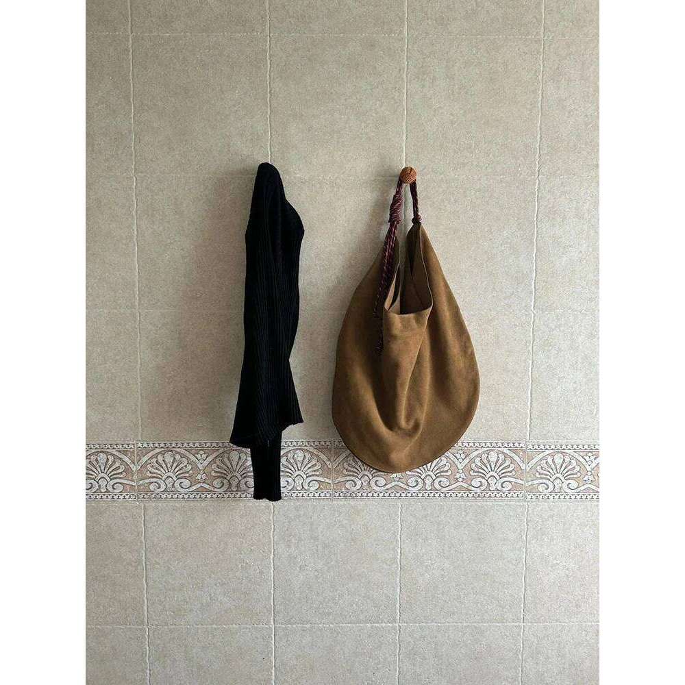 Tote Bag Big Ladies 2024 New Autumn/Winter High-Grade Niche Design Large Capacity Retro Commuter Handbag Shoulder Bags