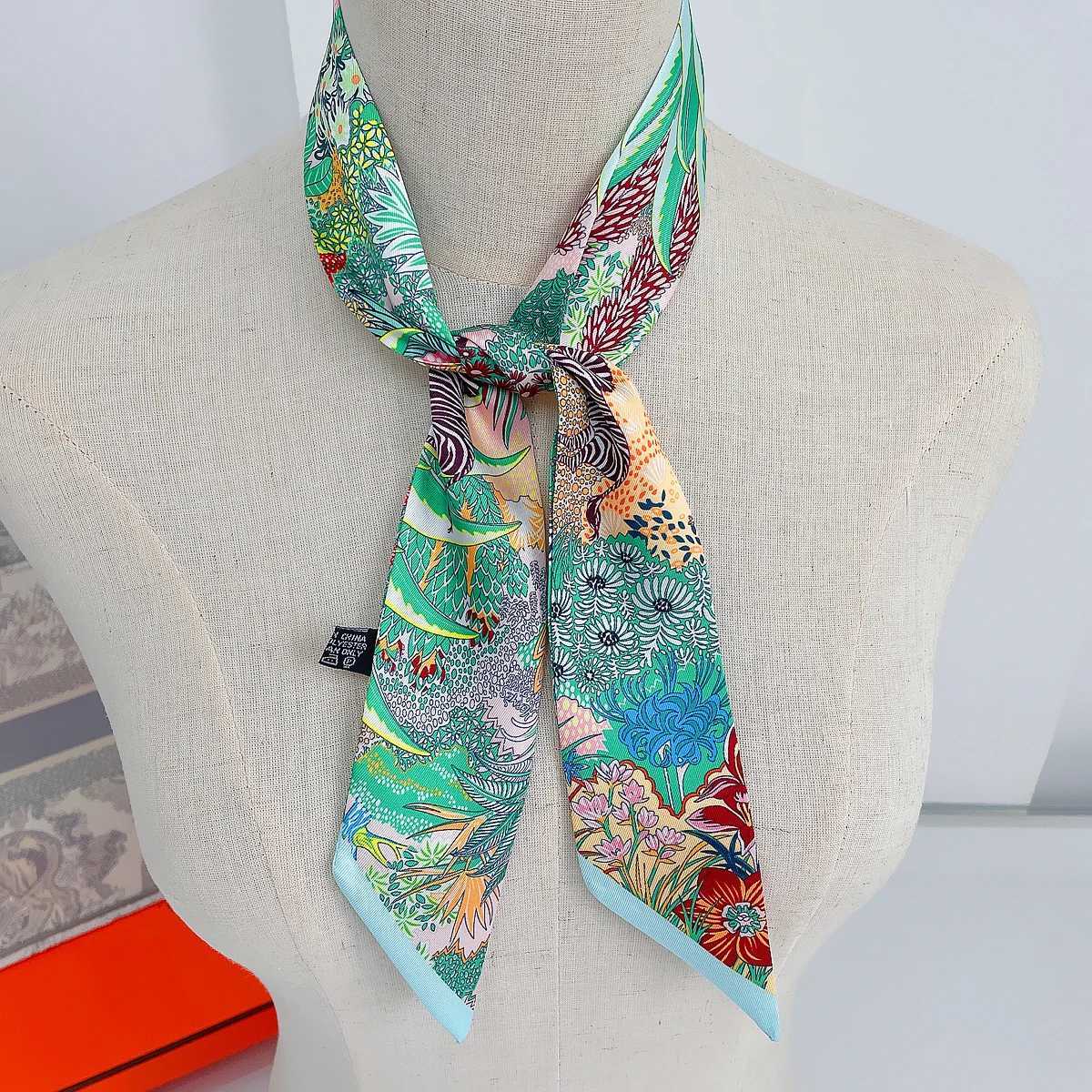 2024 Brand Design Zebra In Flowers Wen Scarf Luxury Silk Scarf Fashion Hair band Foard Skinny Bag Scarves NeckerchiW251027