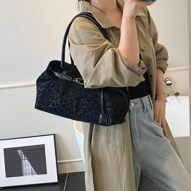 Free shipping designer bag Tote Bag for Women New Large Capacity Commuting Versatile Casual Stylish Single Shoulder Underarm Bag