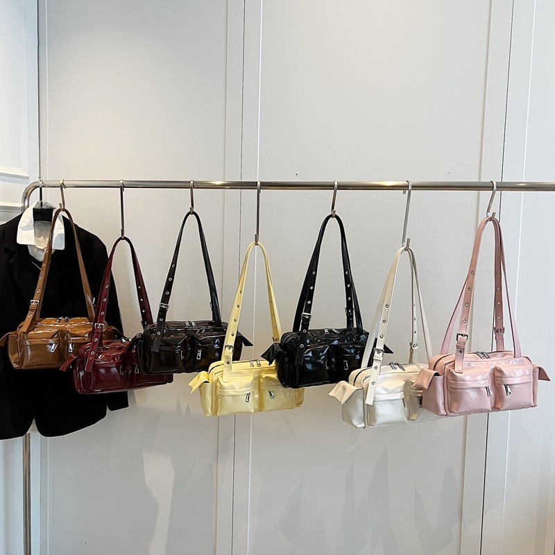 Free shipping designer bag Women Large Capacity Bag New Spring Summer Fashion High-end Feel Single Shoulder Underarm Bag Commuter Baguette Bag