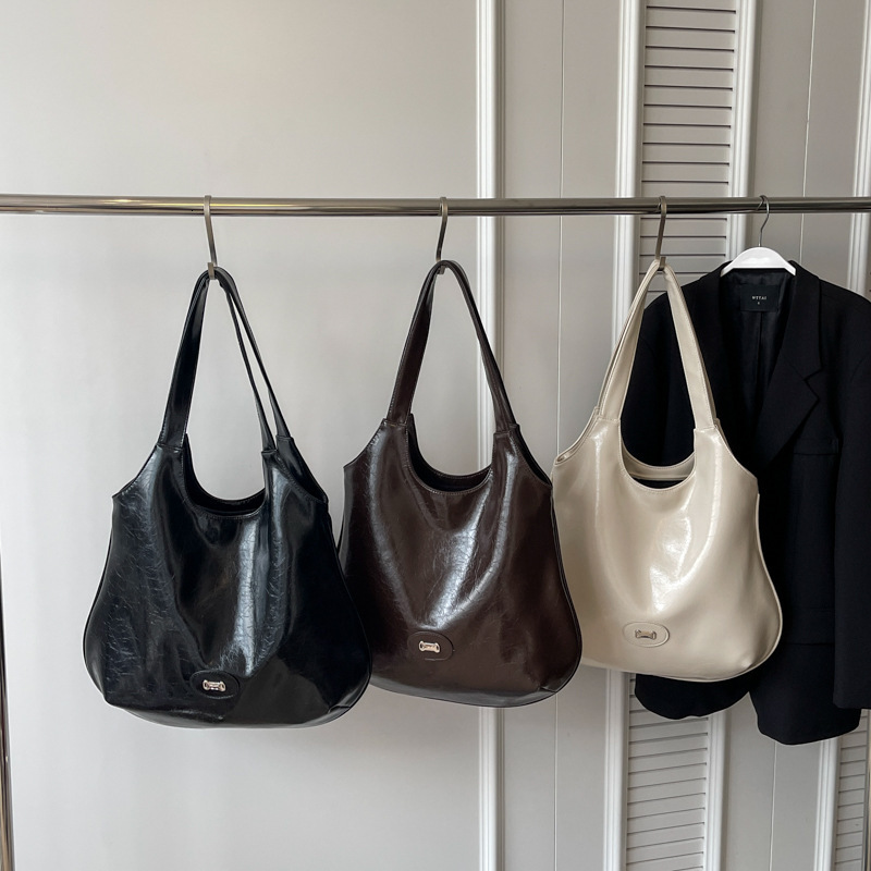 Free shipping designer bag Textured Oil Wax Leather Single Shoulder Tote Bag Casual Large Capacity Commuter Bag for Women Trendy Versatile Underarm Ba