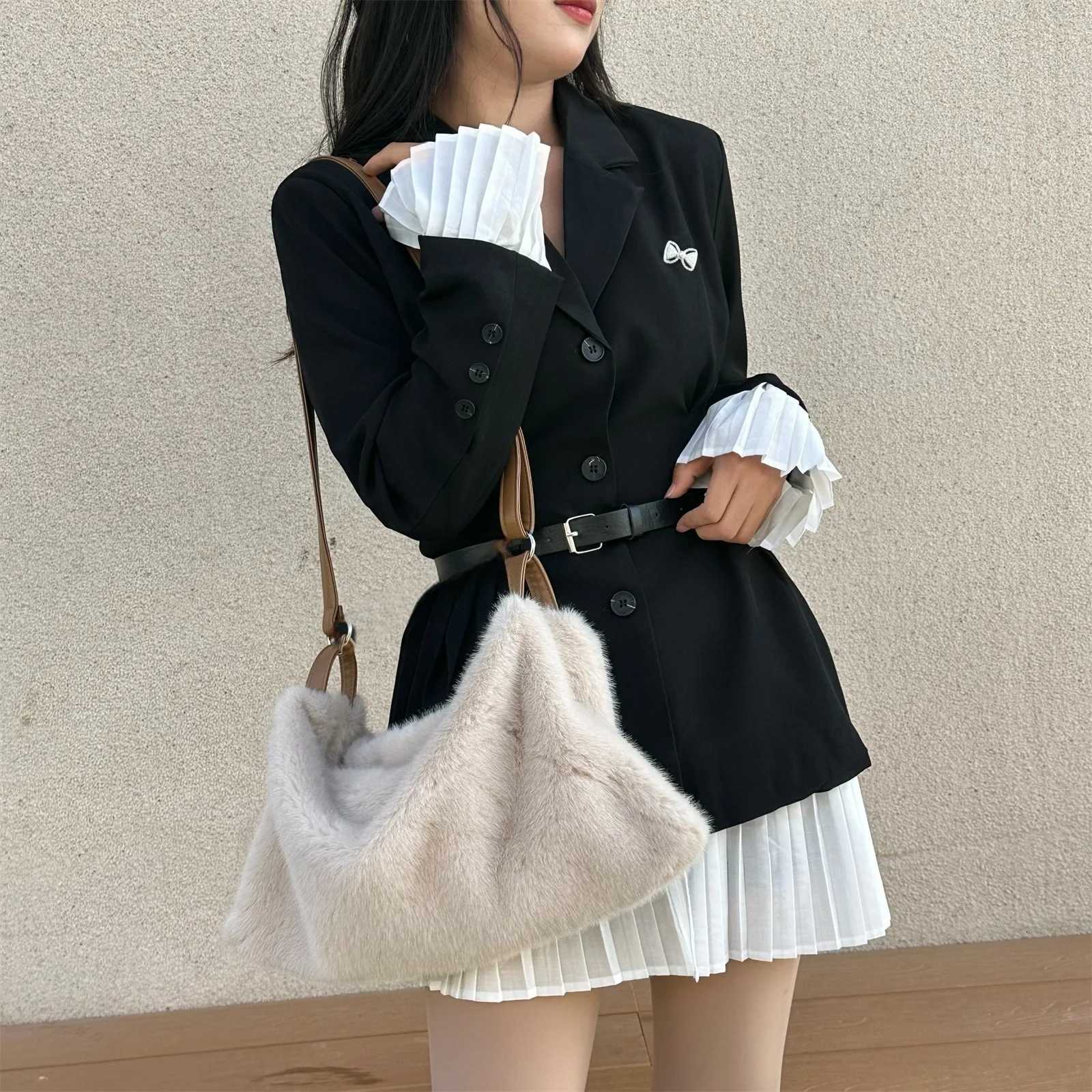 Womens Plush Crossbody Bag Single Shoulder Handbag Large Capacity Casual Autumn Winter Fur Bag Fashionable AllMatch Bag Y251027