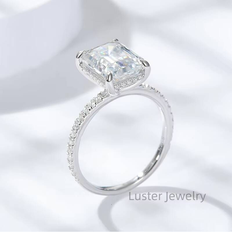 Luster Engagement 4ct D White VVS Moissanite Fashion Jewelry MOQ 1 Piece 925 Sterling Silver Emerald Cut Moissanite Ring