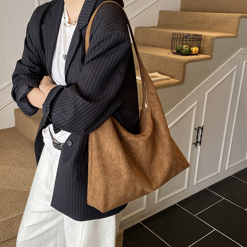 Free shipping designer bag Niche Velvet Bag for Women New Fashion Large Capacity Shoulder Underarm Bag Casual Versatile Commuter Tote Bag