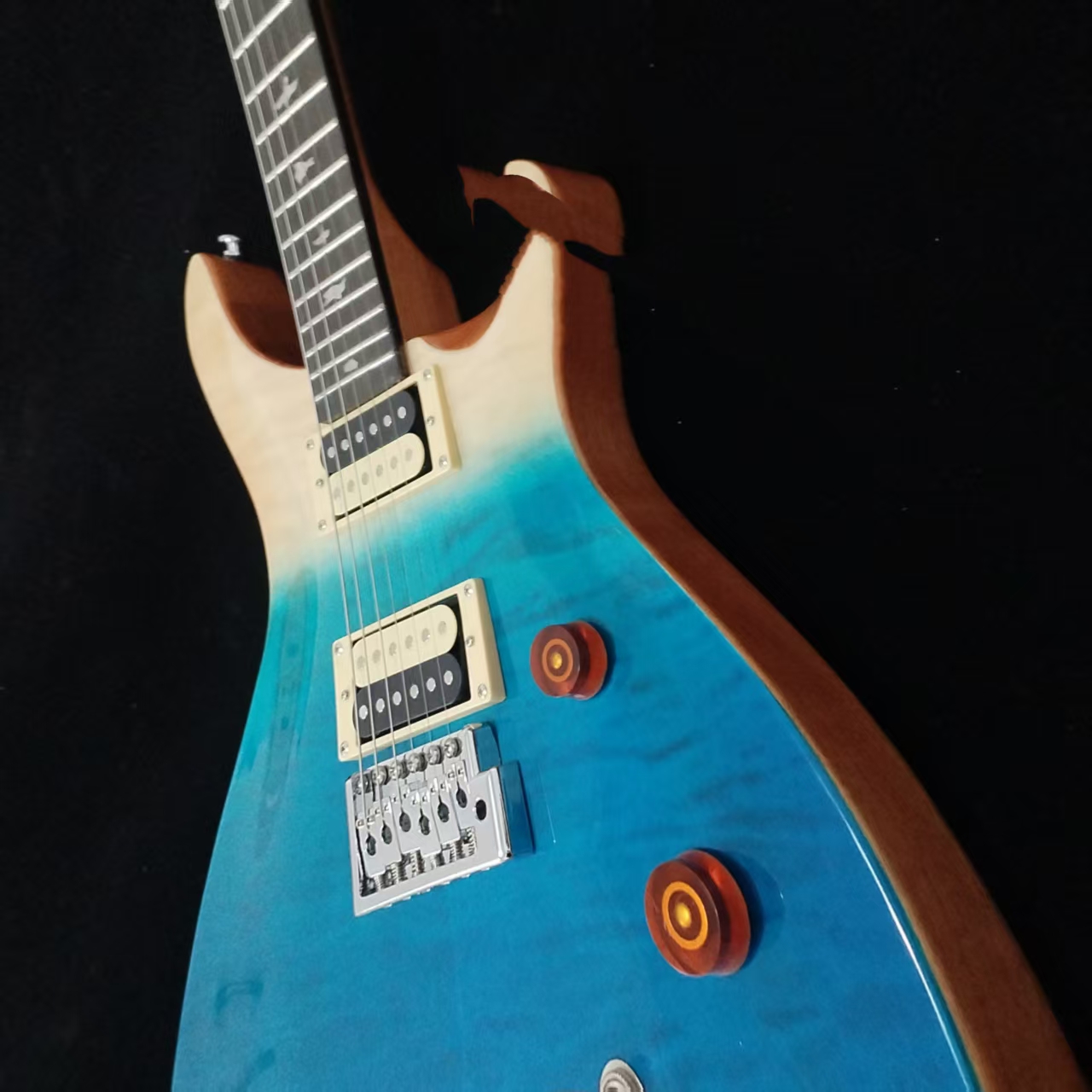Gradient-colored, irregular-shaped electric guitar with a rosewood body; the sound is rich and full; for more details and images, please contact custo