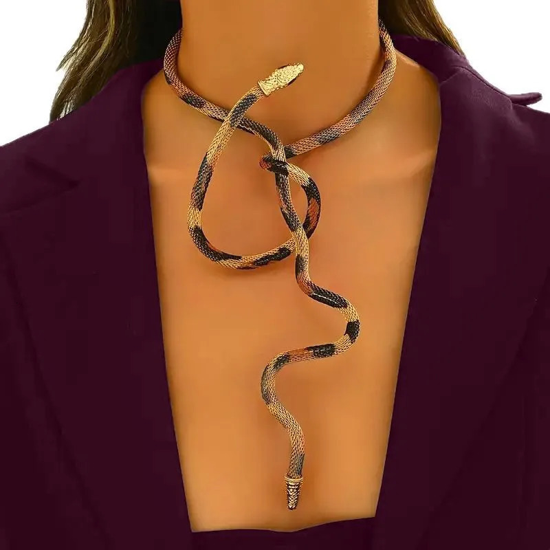 Snake Creative Pendants Jewelry Personalized Iron Flexible Twisted Bendable Snake Head Girl Womens Gift Necklace 251023