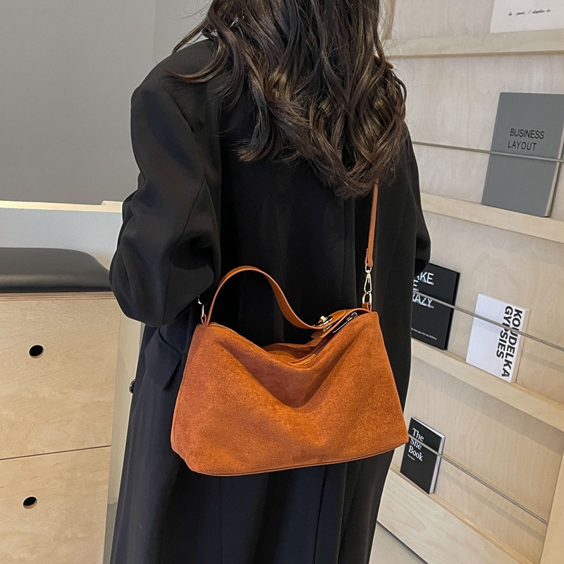 Designer's versatile textured suede leather bag for autumn and winter, new high-end retro fashion single shoulder women's crossbody bag