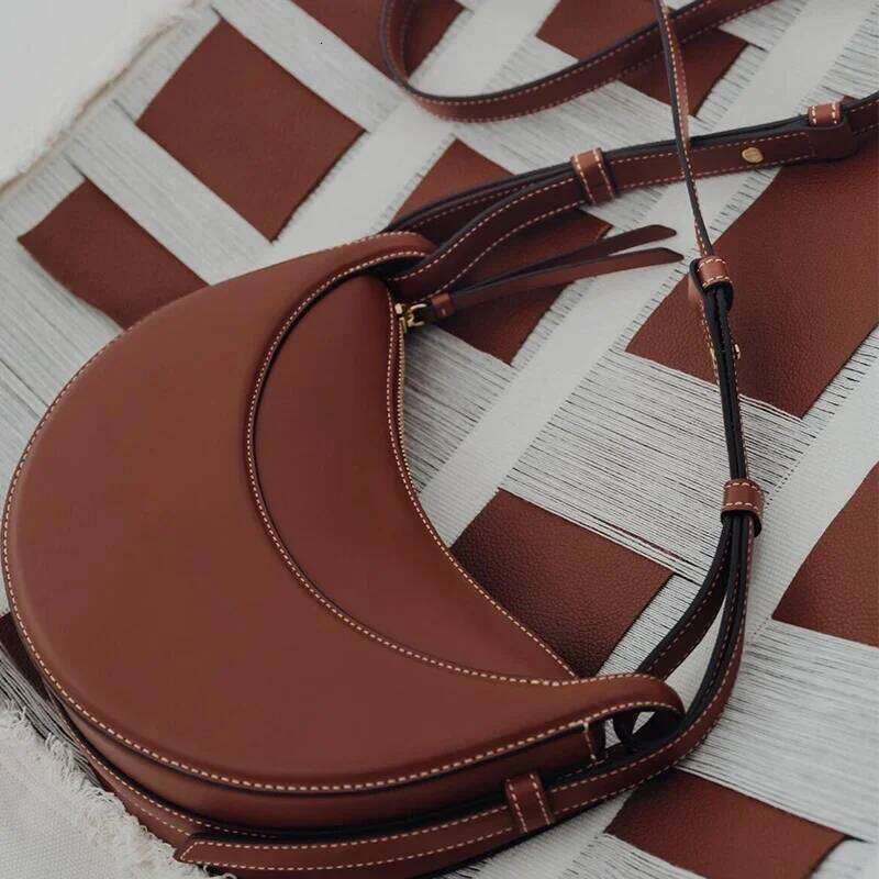 2025 French Fashion Genuine Leather Women's Crescent Bag, Niche Design Zipper Closure Shoulder Crossbody Bag