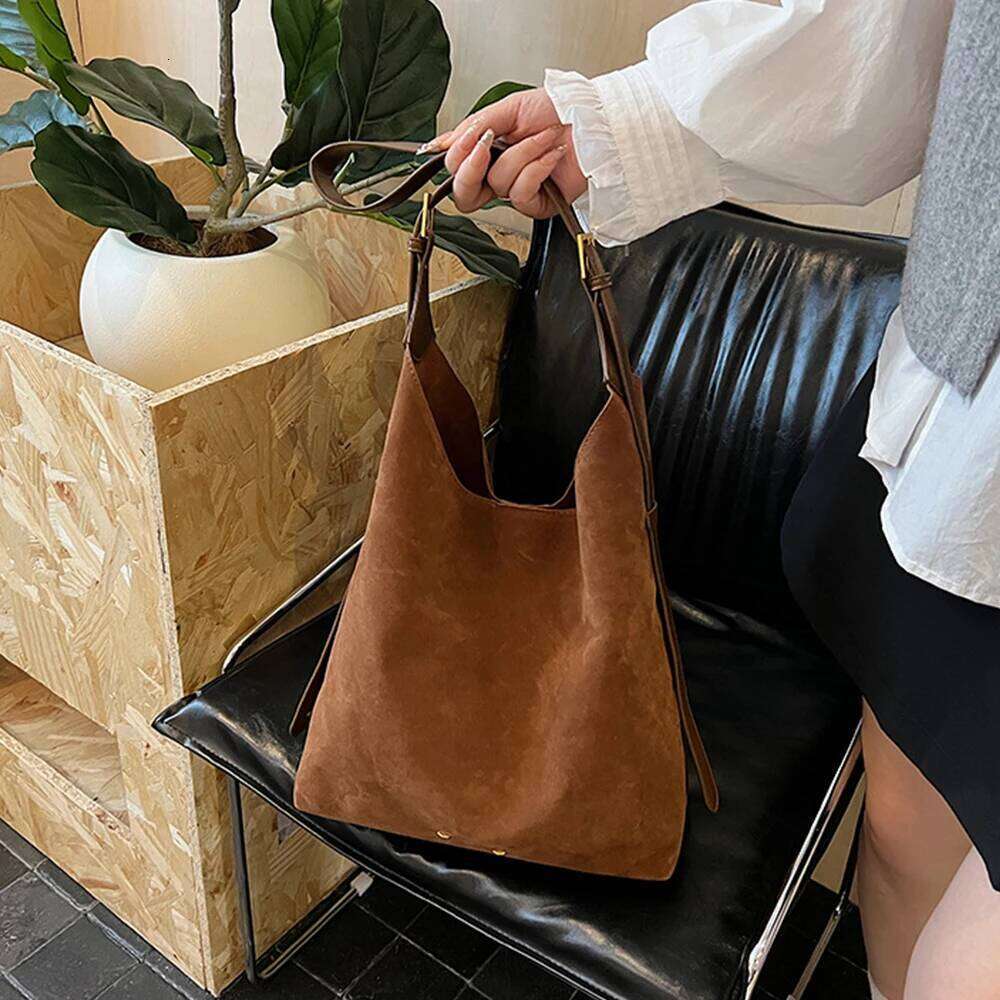Designer Luxury Shoulder Retro Matte Suede Bucket For Women New Tote Simple Large Capacity Single Shoulder Crossbody Bag
