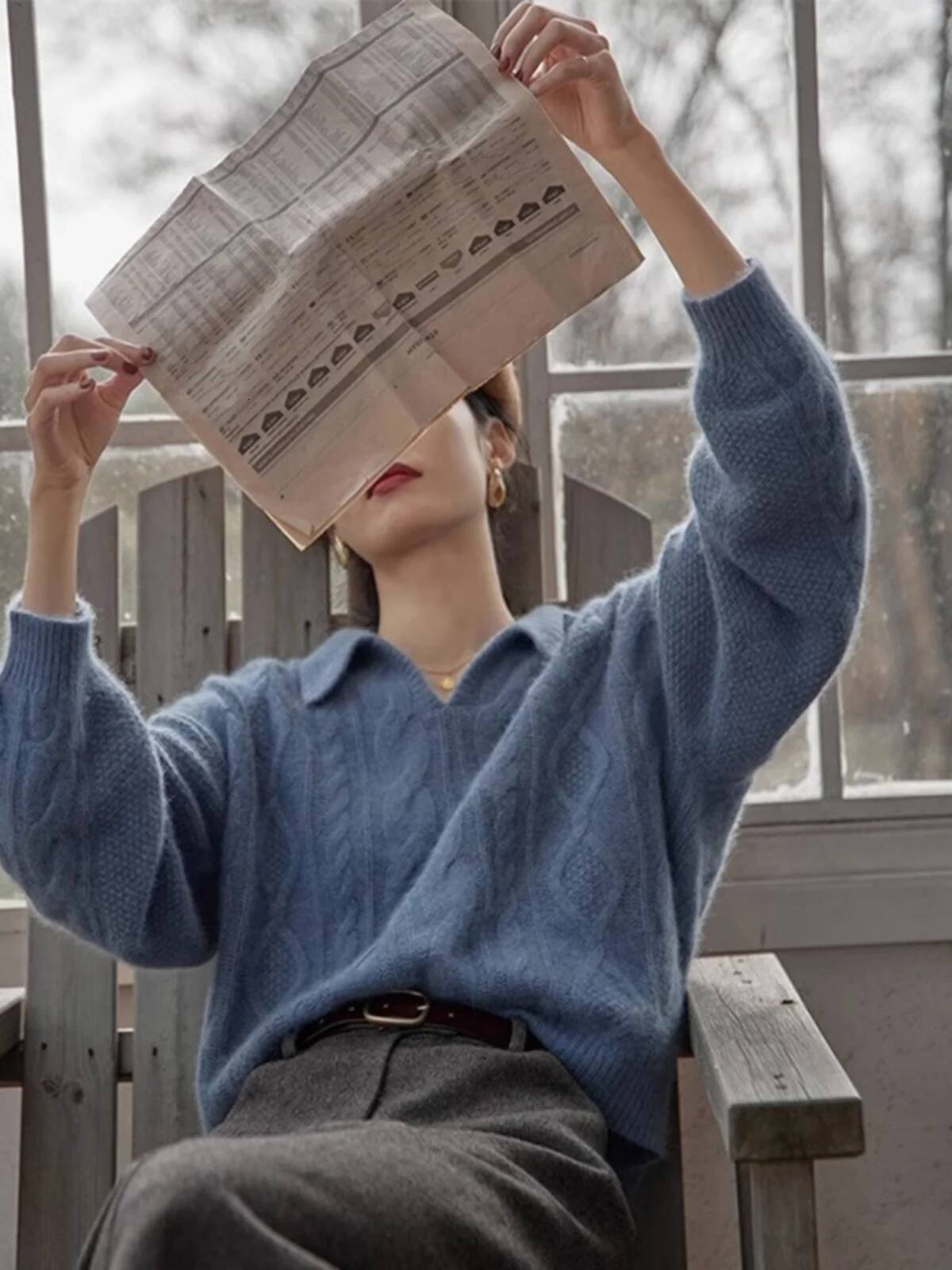 Retro Blue Twist Lapel Cashmere Sweater Women Wear Lazy Wind Pullover In Autumn And Winter.