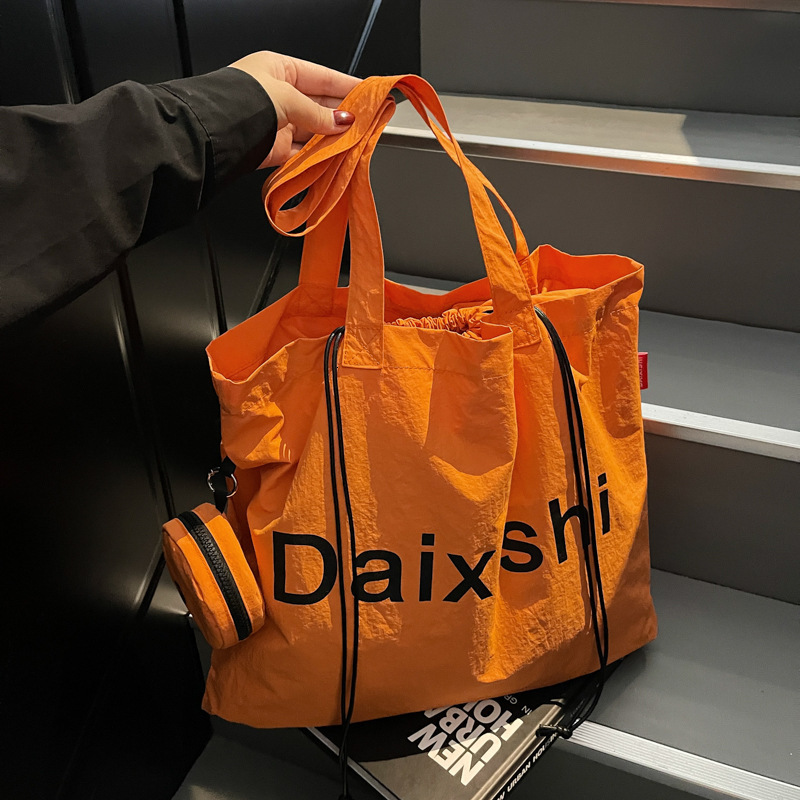 Free shipping designer bag Casual Large Capacity Nylon Bag for Women New Lightweight Versatile Commuter Shoulder Bag College Student Tote Bag