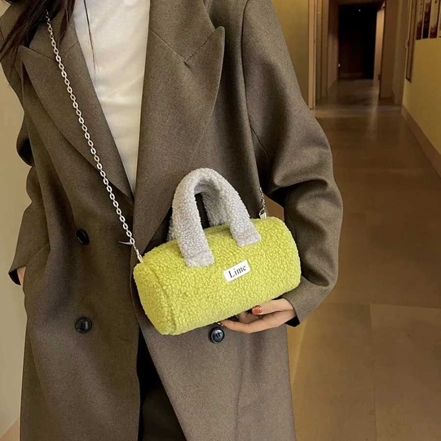 Winter new arrival fashionable colorblocking plush comfortable shoulder chain bag niche girlystyle lambswool cylindrical bags Y251027