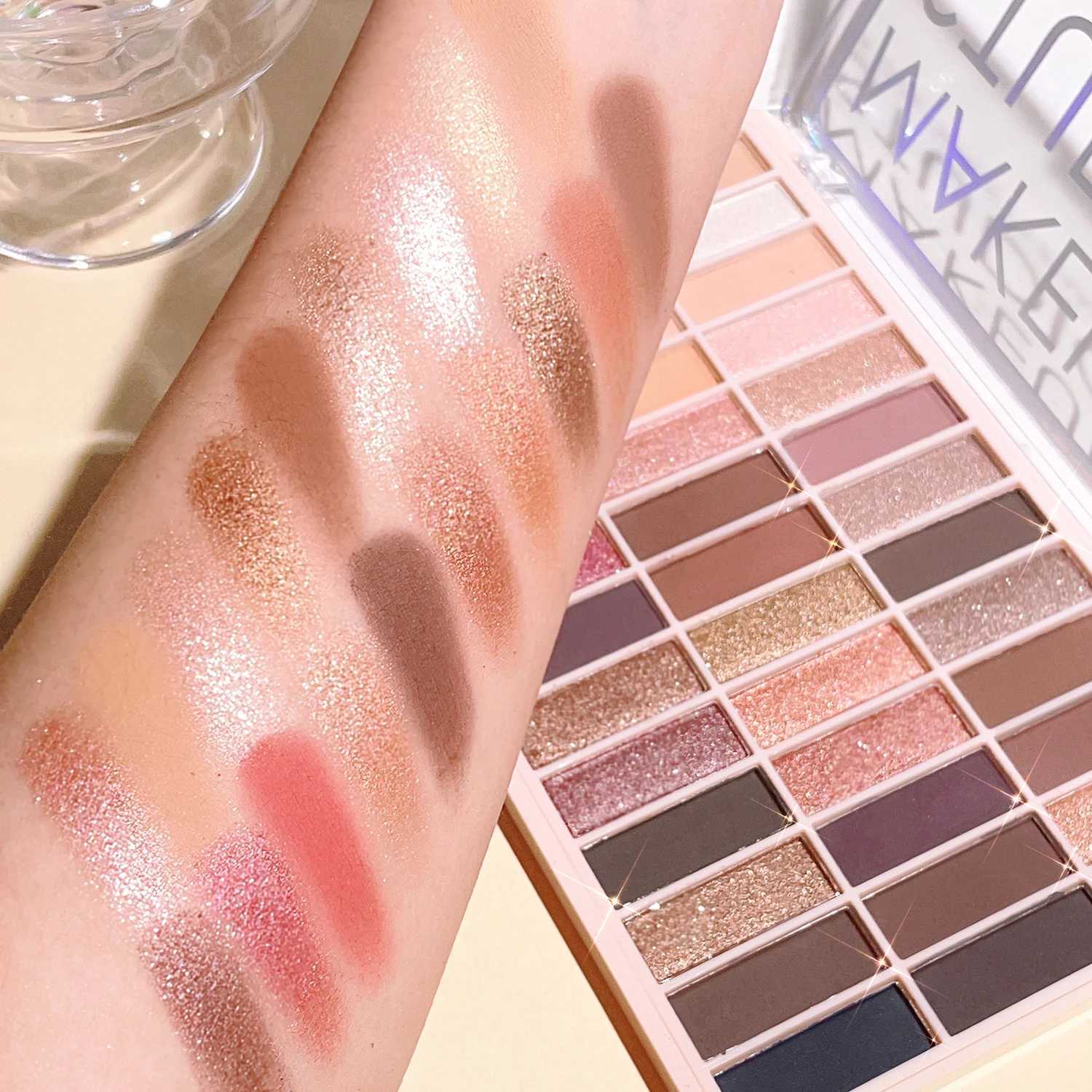 39Color Eyeshadow Disc Stage Makeup Eyeshadow Disc Pearlescent Matte Sequin Fine Flash Eyeshadow DiscXJ251027