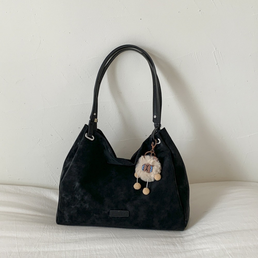 Large-Capacity Womans Premium Tote Versatile Retrospective Design with Comfortable Arm Pit Fit & Elegant Accessorized Clasp