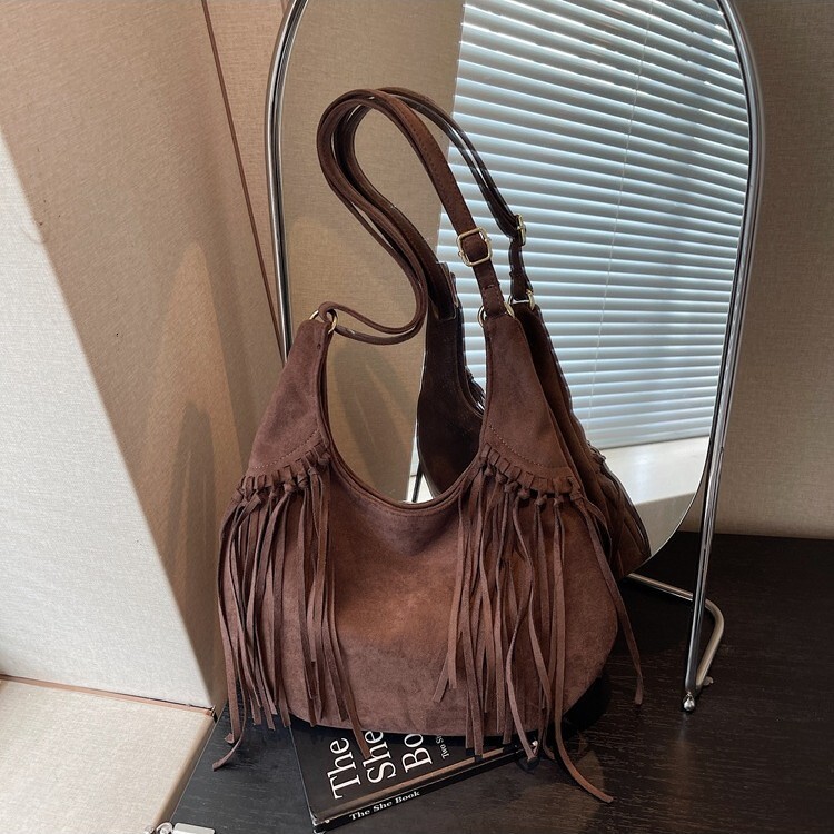 Free shipping designer bag Niche Melad Bag for Women Large Capacity New Tassel American Wasteland Style Daily Design Sense Commuter Bag