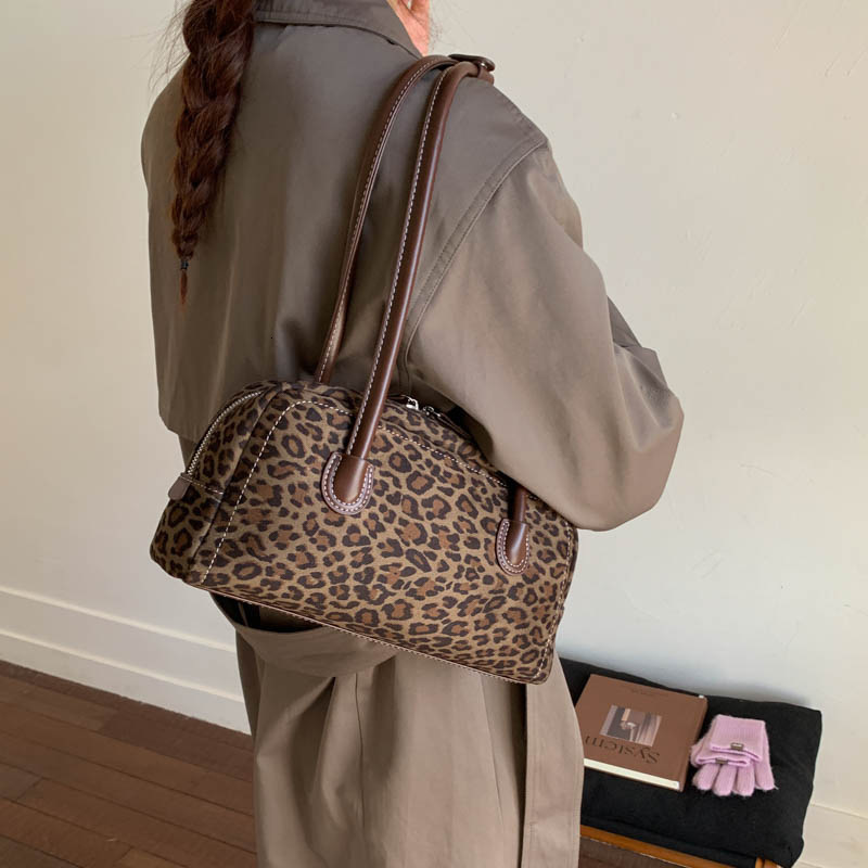 Free shipping designer bag Trendy Pillow Bag Underarm Bag for Women Autumn Large Capacity Stylish Versatile Shoulder Bag