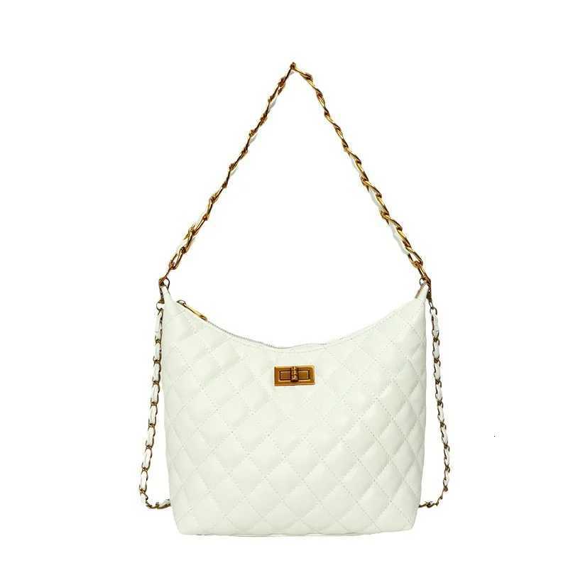 Elegant Tote Bag For Ladies Made Of Soft Leather Spacious And Classic By Luxury Brand With Sturdy Handles11 D251027