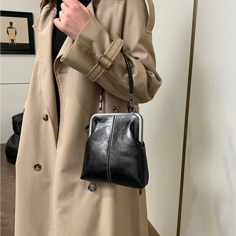 Large Capacity Vintage Womens Handbag Elegant Kiss Lock Shoulder Bag PU Leather Retro Chinese Style Crossbody Bag Solid Color 251027