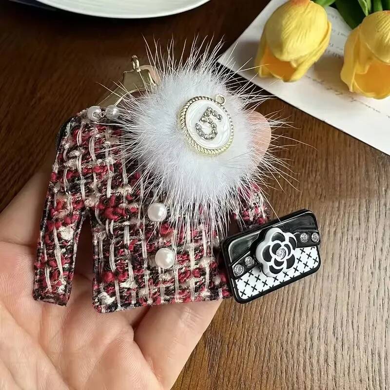 Creative Number 5 Black White Fabric Mink Hair Brooch Plush Clothes Bag Hat Pearl Corsage Brooches Coat Pendant for Women Gift