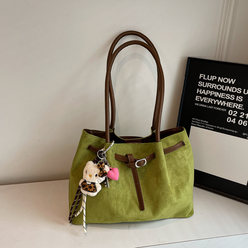 Designer Women's Velvet Bread Large Capacity Autumn/Winter New Style Fashion Versatile Matte Retro Shoulder Bag Commuter Handbag